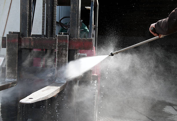 Best Roof Cleaning and Mildew Removal in Middletown, IN